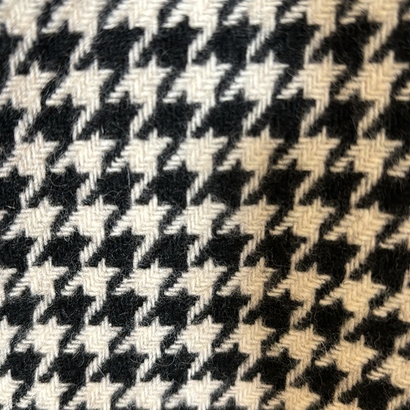 Wool/Cashmere houndstooth coat. - Picture 5 of 6